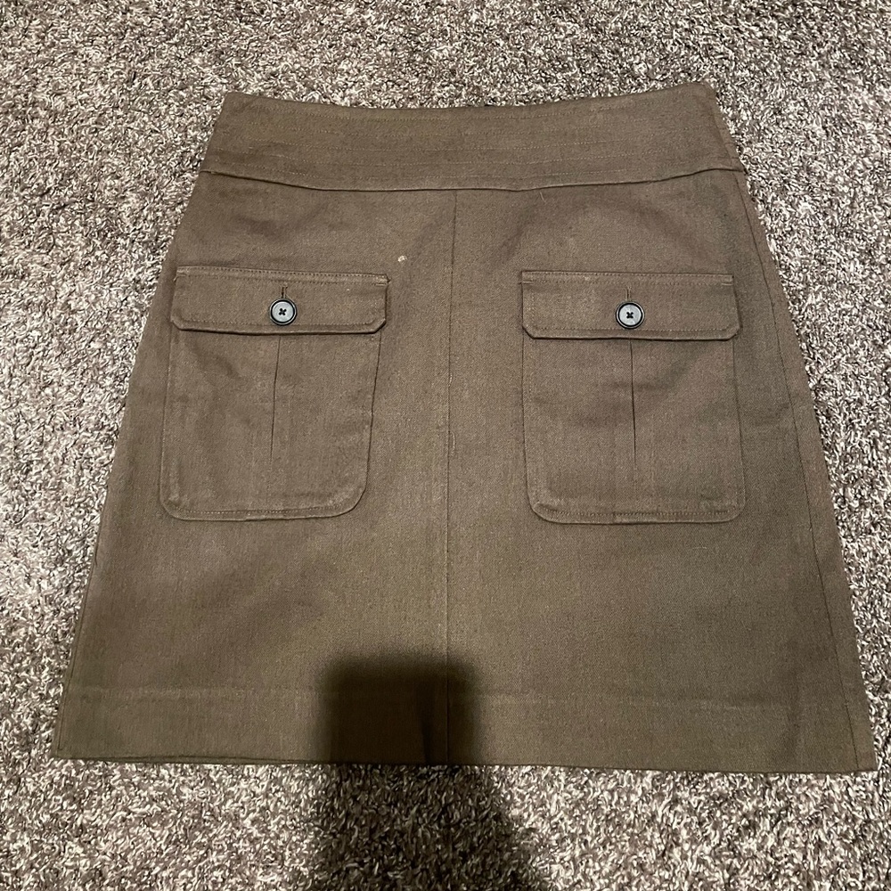 Olive loft skirt with front pockets